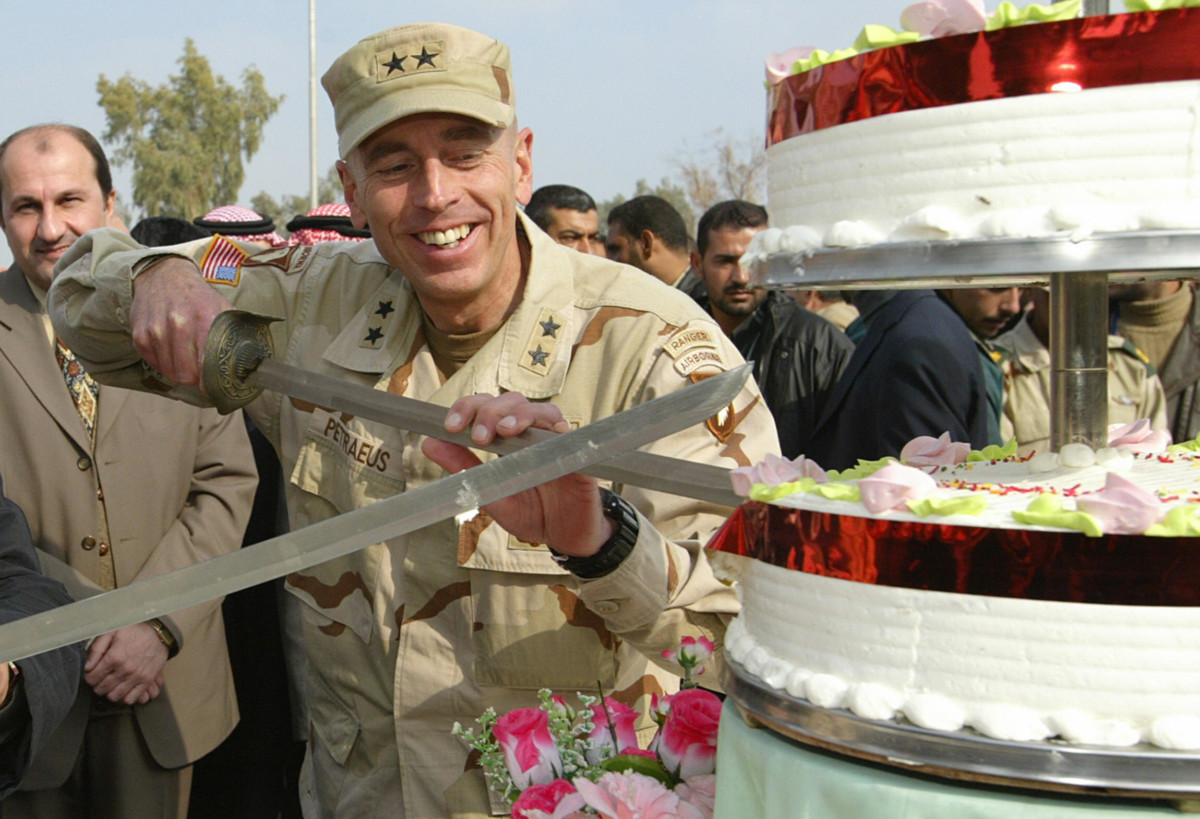 Lieutenant General David Petraeus participates in a ceremony in Mosul, Iraq, commemorating the 83rd anniversary of the Iraqi Army.