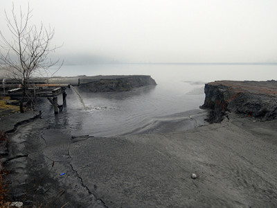 Coal ash slurry pours into the first of two settling ponds adjacent to the Riverbend Steam Station on Mountain Island Lake in Gaston County, North Carolina, January 23, 2008.