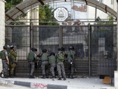 Israeli borderguards stand outside Al-Quds University in Abu Dis, a West Bank suburb of Jerusalem, close to the Israeli controversial separation wall during clashes with Palestinian demonstrators on November 2, 2015.