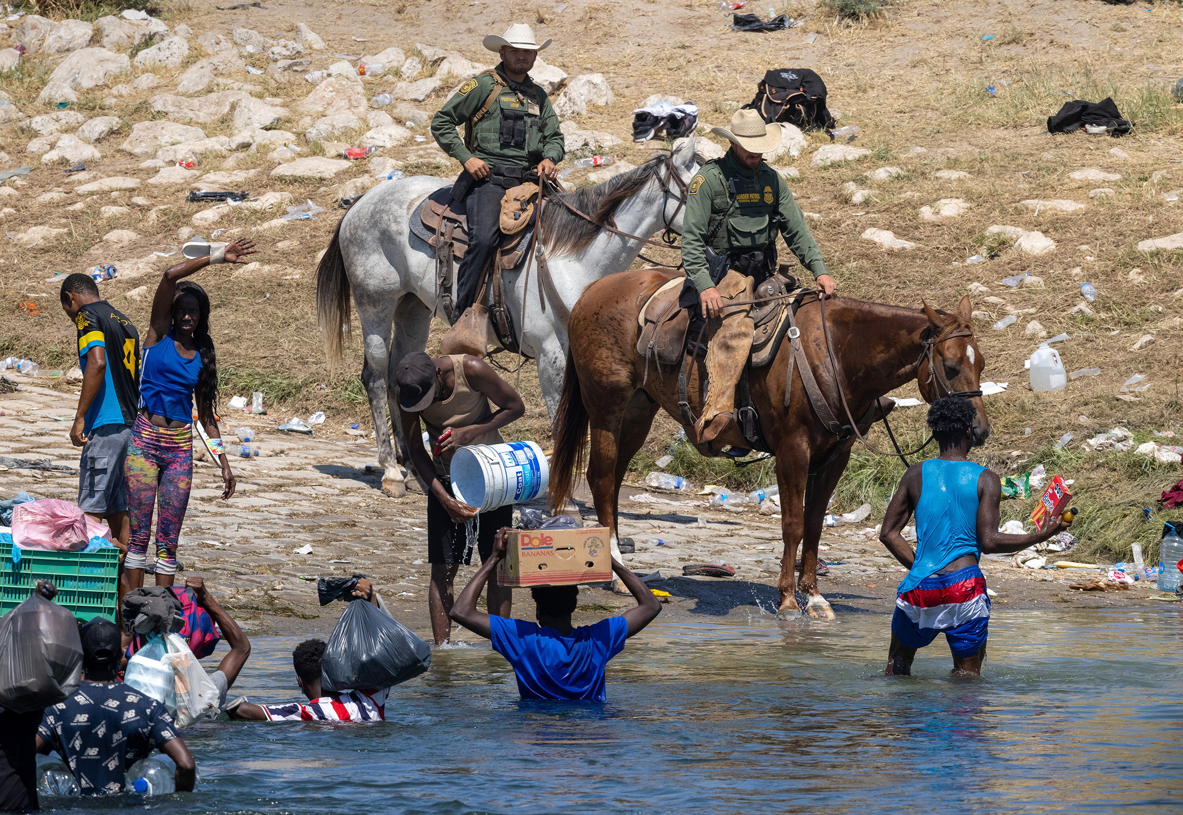 Border Patrol Agents Not Whipping Migrants