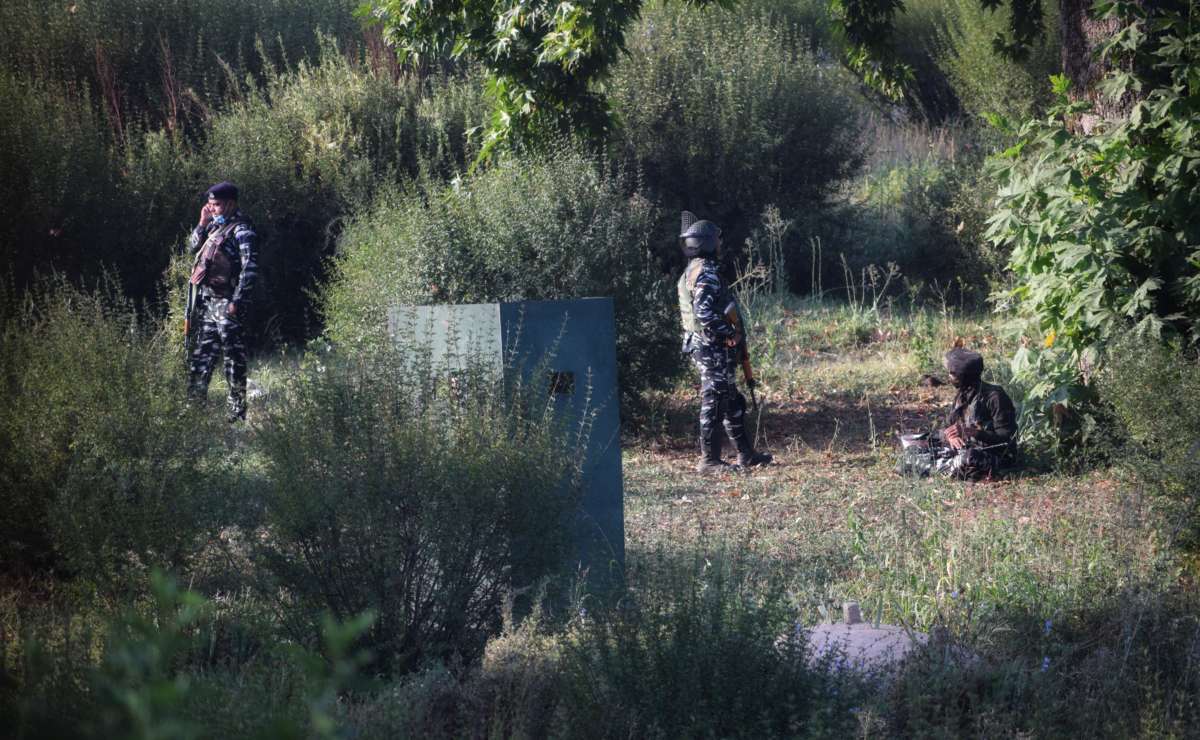 Armed forces behind a protective shield near Geelani’s grave. The graveyard remains fenced off and blocked from all public and media access.