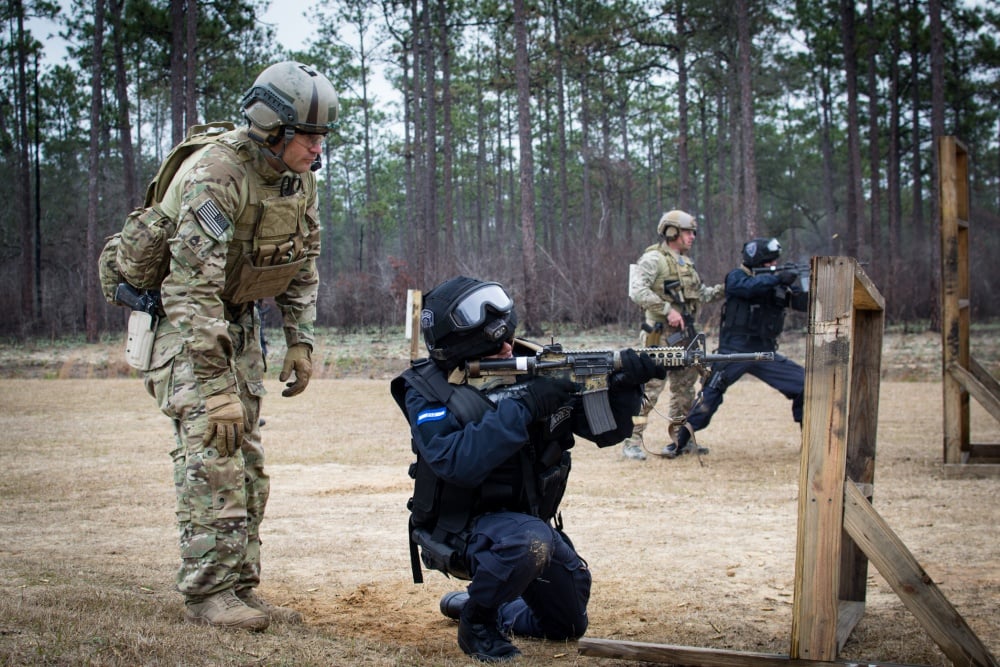 Green Berets from the 7th Special Forces Group (Airborne) assist TIGRES forces during a 2015 shooting drill at the Eglin Air Force Base in Florida. 