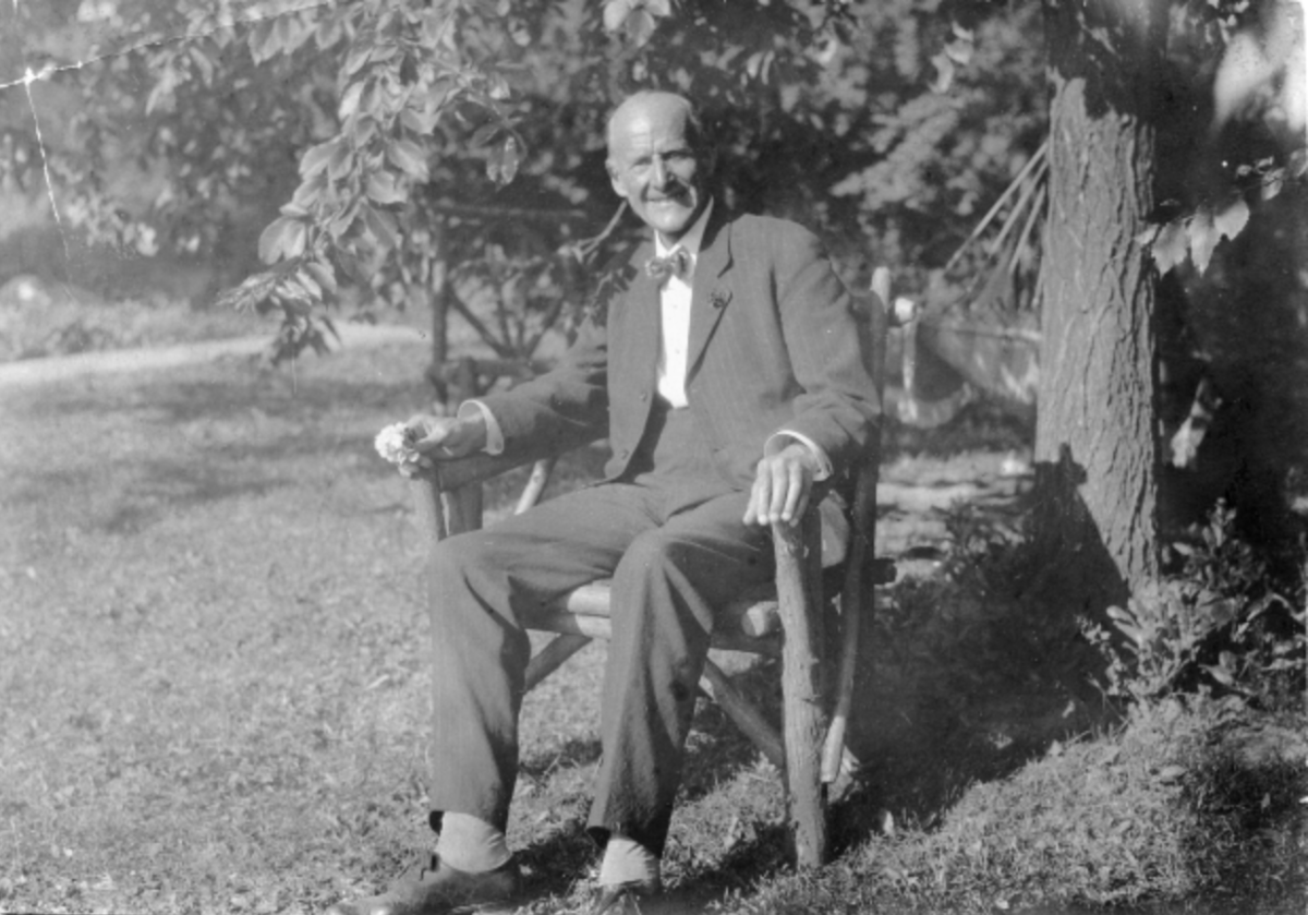 Eugene V. Debs at Lindlahr Sanitorium in Illinois.