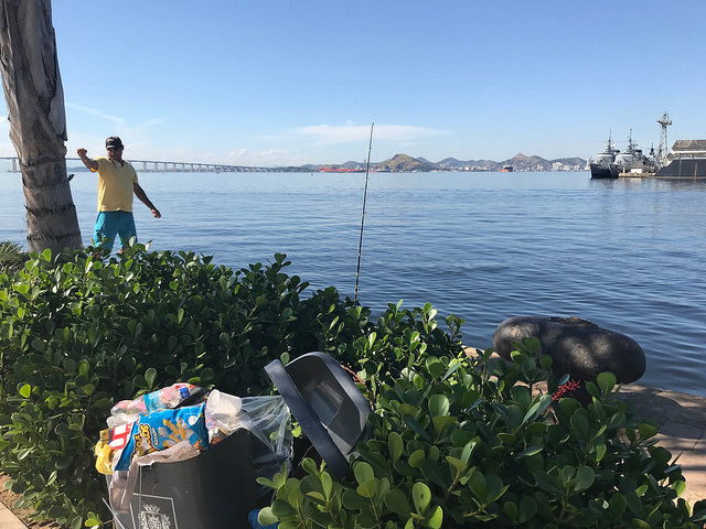 Guanabara bay, a symbol of Río de Janeiro, Brazil which until recently was surrounded by waste, mainly plastic, along its shores, has changed thanks to new awareness among groups like fisherpersons, who are helping to keep it clean. 