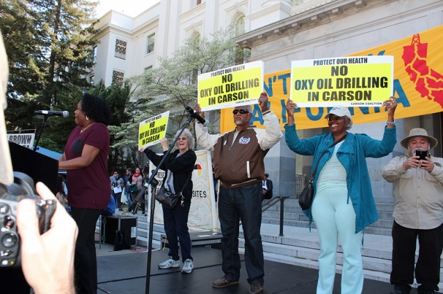 Carson residents speak up against plans to frack their neighborhood. (Photo by Dan Bacher)