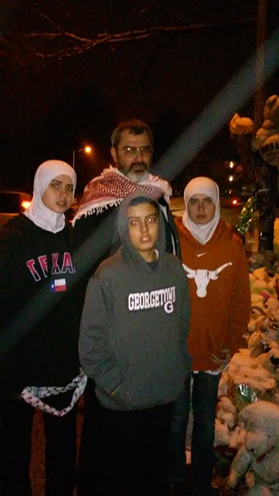 Palestinian family visiting Mike Brown's memorial. (Photo: Larry Everest / revcom.us)