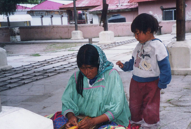 Tarachumara mother and child, Creel, Sierra Madre Occidental. (Photo: Evaggelos Vallianatos)
