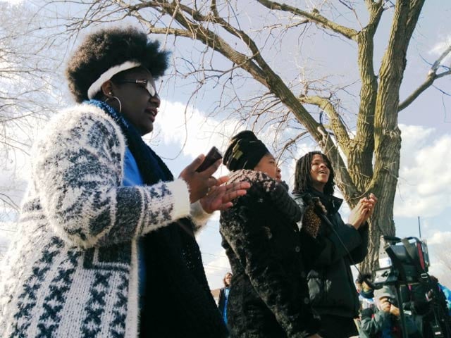 Visiting activists sing Stephon’s favorite song to the Watts family. (Photo: Kelly Hayes)