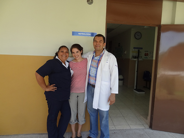 Emma with with renal nurse Tina Turcios and clinic nephrologist Dr. Amaya at the specialized clinic in Ciudad Romero. (Photo: Emma Lawlor)