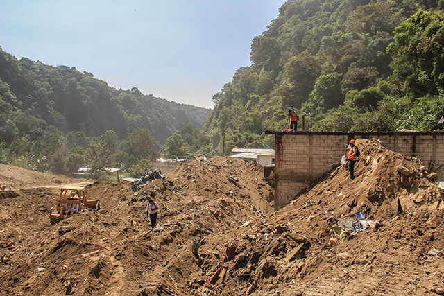 Around 73 houses were completely buried by the landslide. (Photo: Juan Haro)