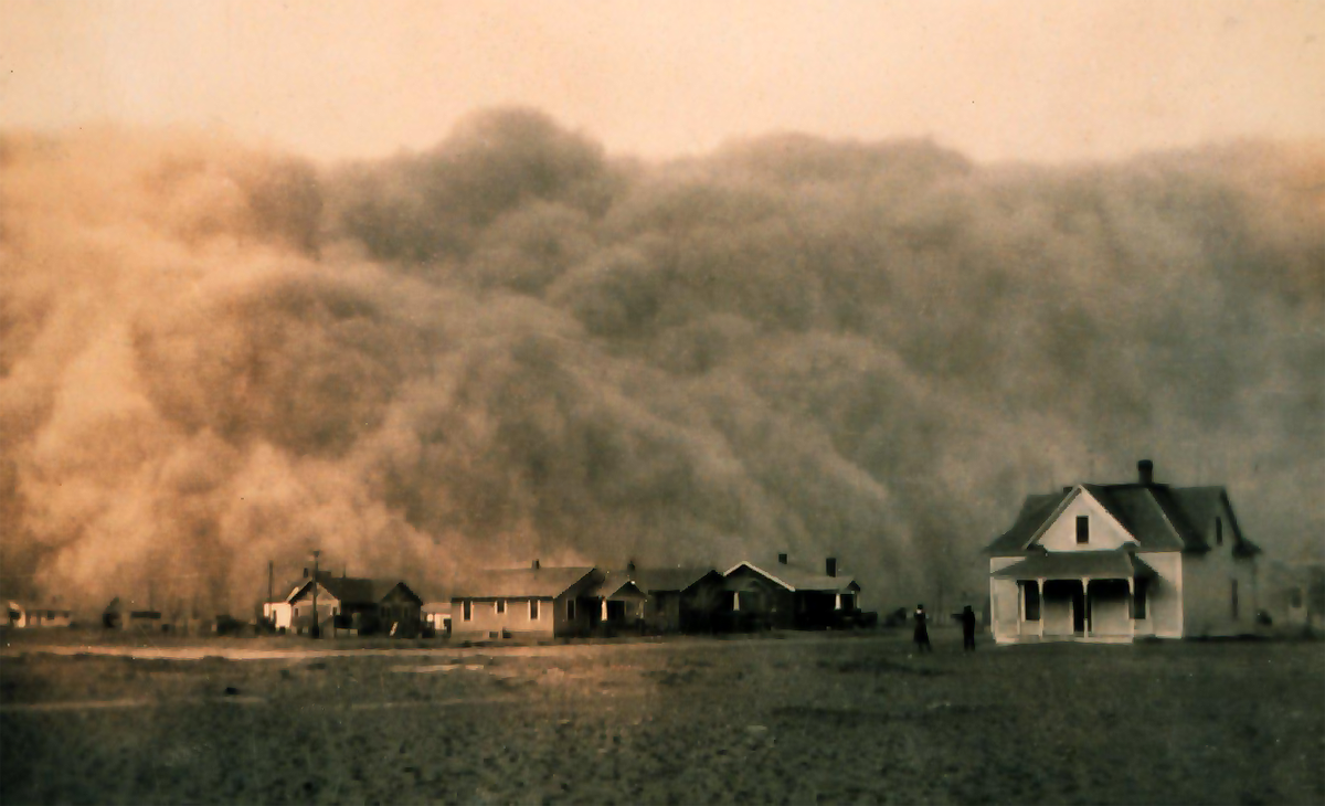 Dust storm approaching Stratford, Texas, taken on April 18, 1935.