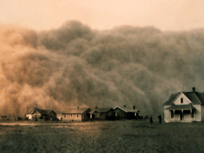 Dust storm approaching Stratford, Texas, taken on April 18, 1935.