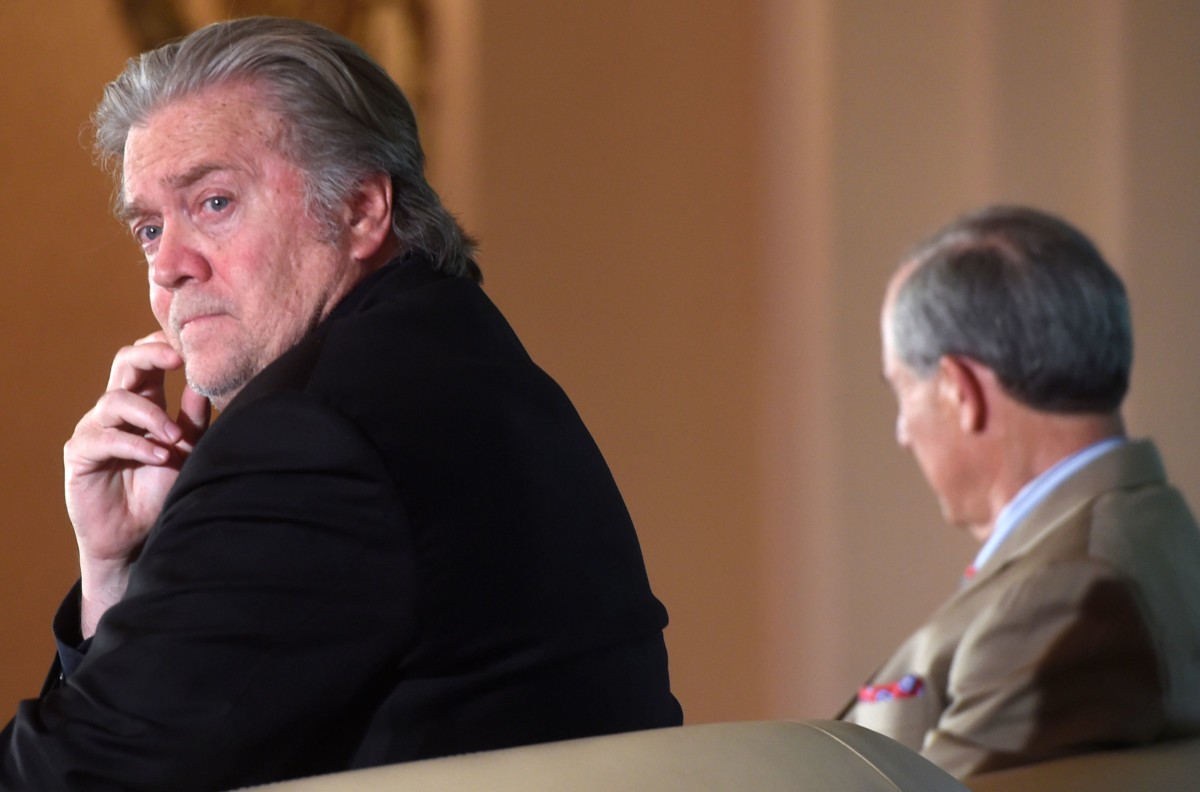 Steve Bannon, former strategic adviser to Donald Trump, and Lanny Davis, former special adviser in the White House and supporter of Hillary Clinton, attend a discussion meeting on May 22, 2018, in Prague.