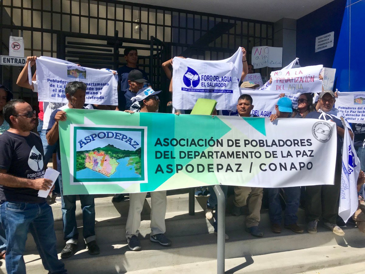 Community members demonstrate outside an environmental court in Santa Tecla before filing a complaint over a dried up lagoon in an agricultural community 50 km southeast of San Salvador, June 25, 2018.