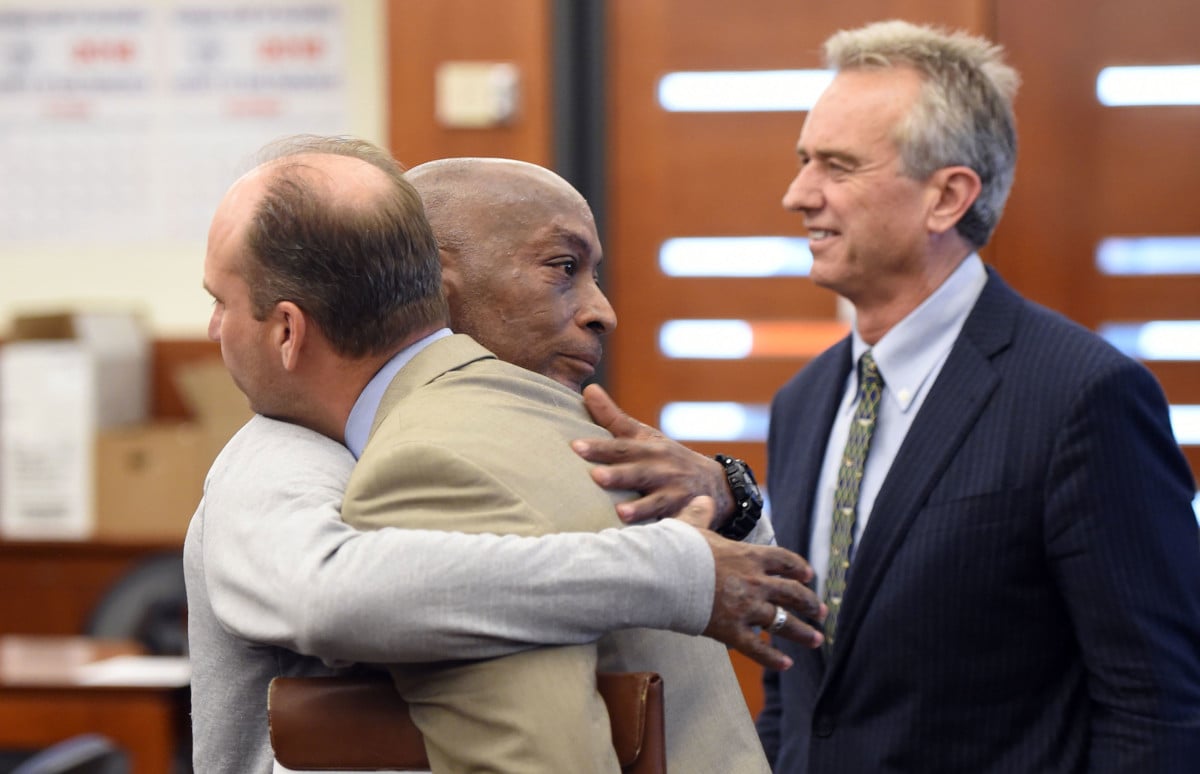 Dewayne Johnson (C) hugs one of his attorneys, next to lawyer and member of his legal team Robert F Kennedy Jr (R), after the verdict was read in the case against Monsanto at the Superior Court Of California in San Francisco, California, on August 10, 2018.