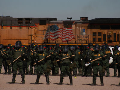 Border Patrol agents carry out migrant containment exercises on the border between Ciudad Juarez and El Paso, Texas, January 31, 2019.