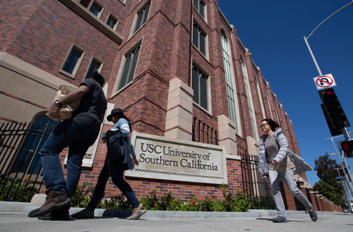 A view of people visiting the University of Southern California.