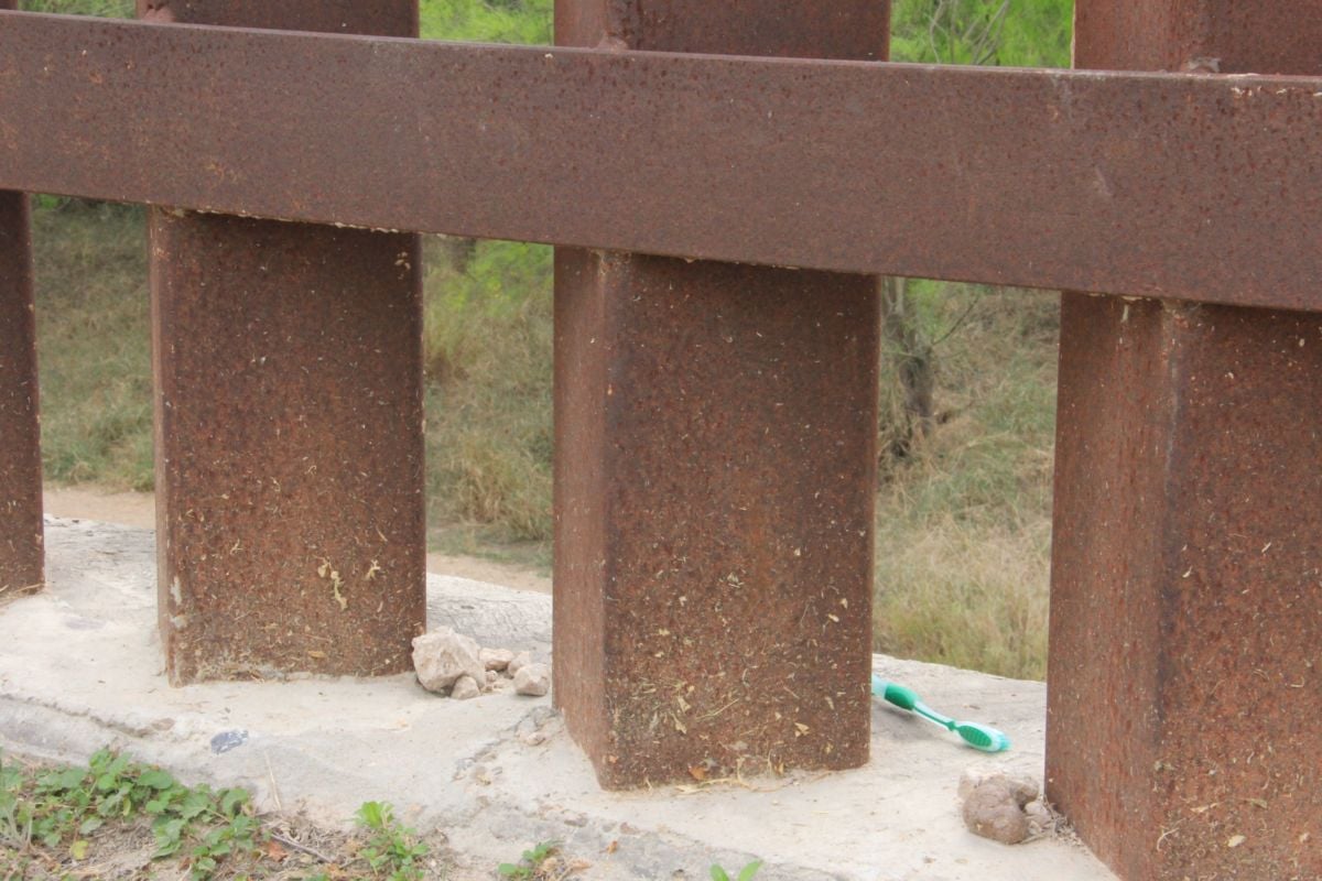 A toothbrush along a section of border fence in Abram, Texas, on Sunday, March 3, 2019. Along this section of border fence, several items stripped from undocumented and asylum-seeking people by CBP agents can be found, including children’s shoes and other items of clothing, and notes with handwritten phone numbers. CBP evidence bags were also left.