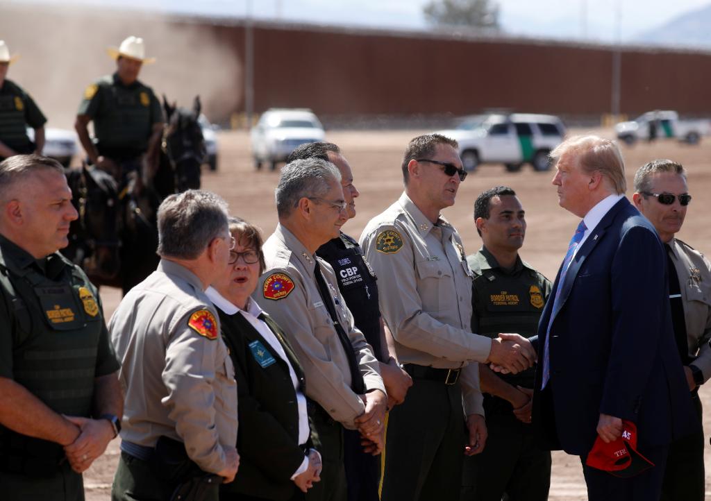 Trump meets with border agents
