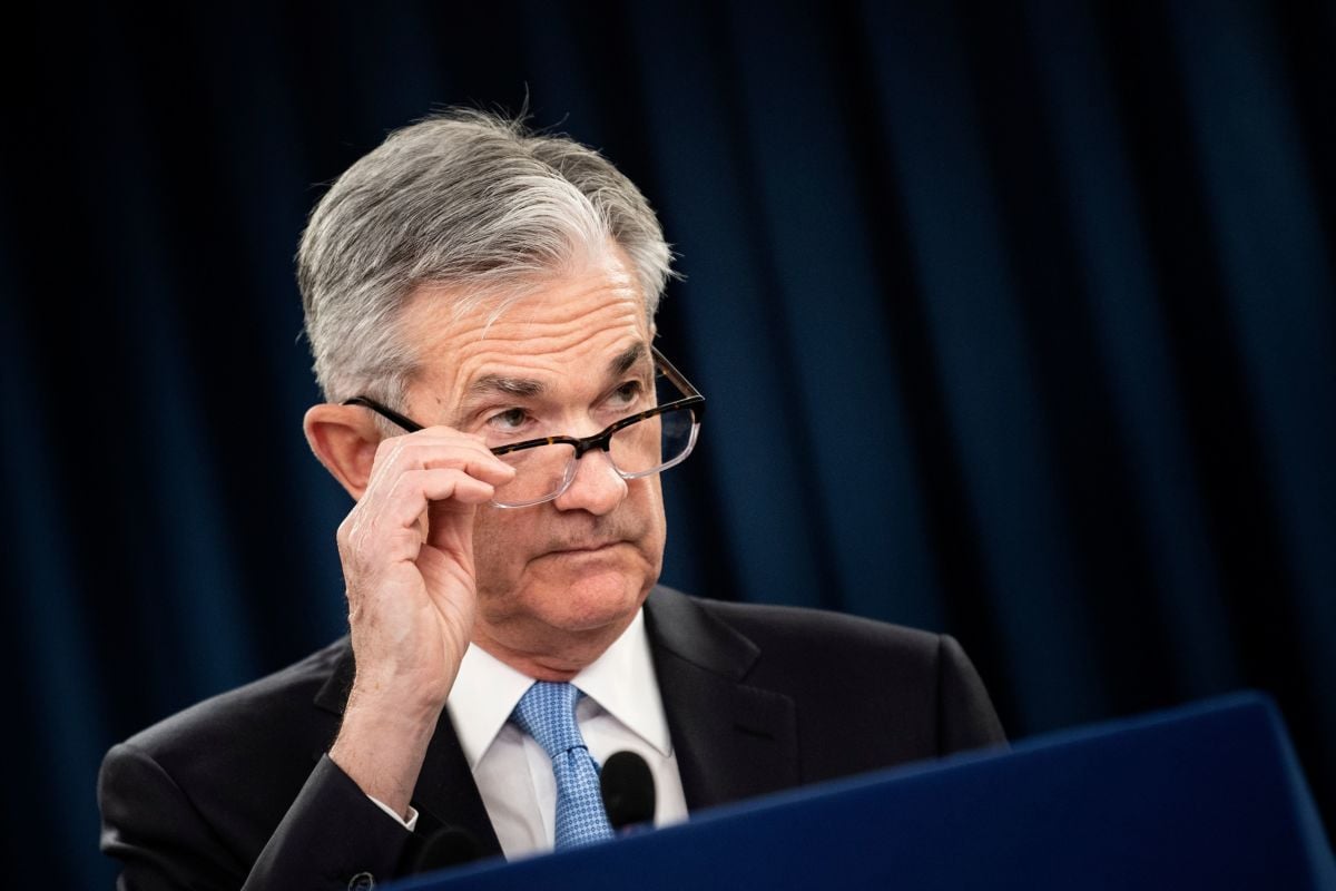 Jerome Powell looks over his glasses