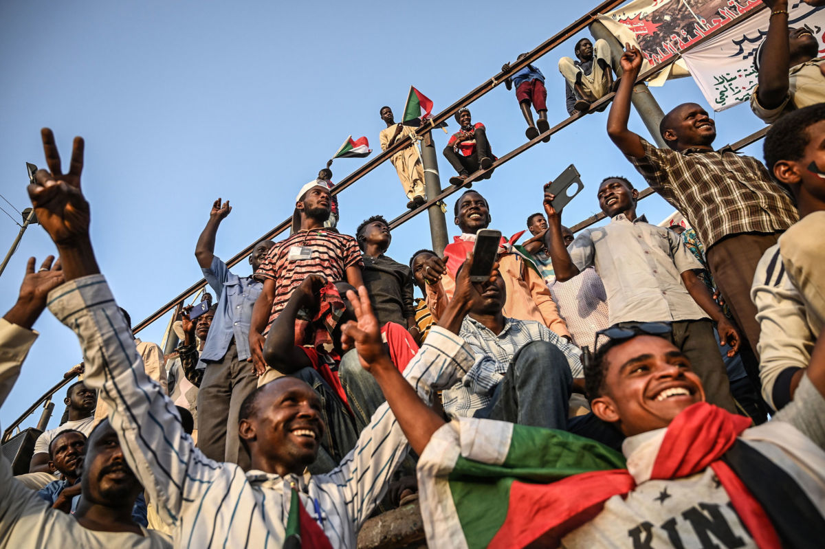 Sudanese protesters gather during a sit-in outside the army headquarters in the capital Khartoum on April 30, 2019.
