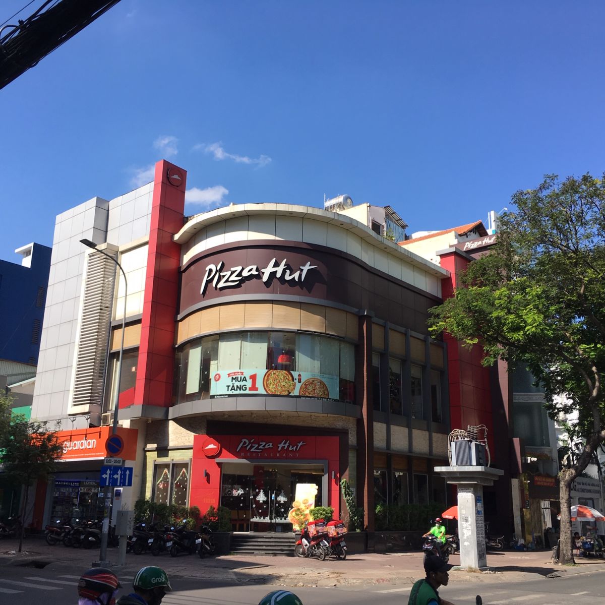 A Pizza Hut stands in a mall