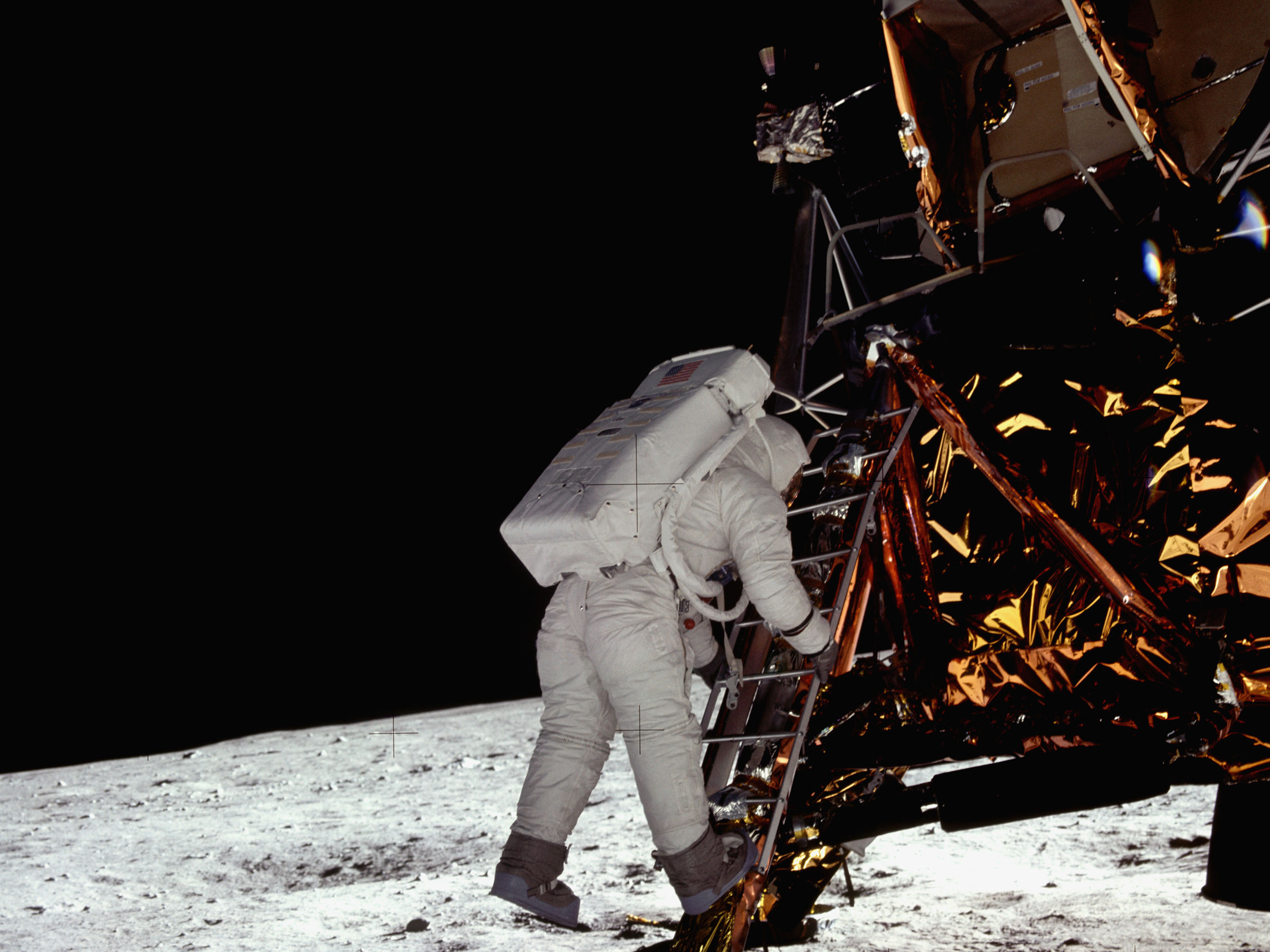 Американцы на луне. Аполлон 11 фото. Лунный модуль миссия Аполлон. Аполлон 11 заговор. Генерал Каманин против лунной аферы США.