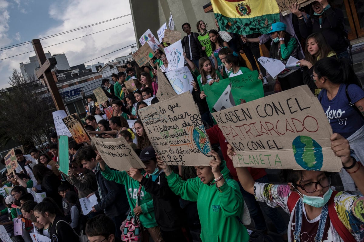 Children hold posters during the strike "Fridays for Future" in La Paz, Bolivia. Also in Bolivia, forests burn in the plains of the Chiquitanía region near the borders to Brazil and Paraguay. Numerous demonstrators follow the call of the movement Fridays for Future and want to fight for more climate protection.