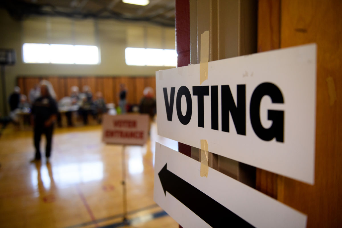 A sign points the way to the polling place at the Franklin Elementary School in Kent, Ohio.