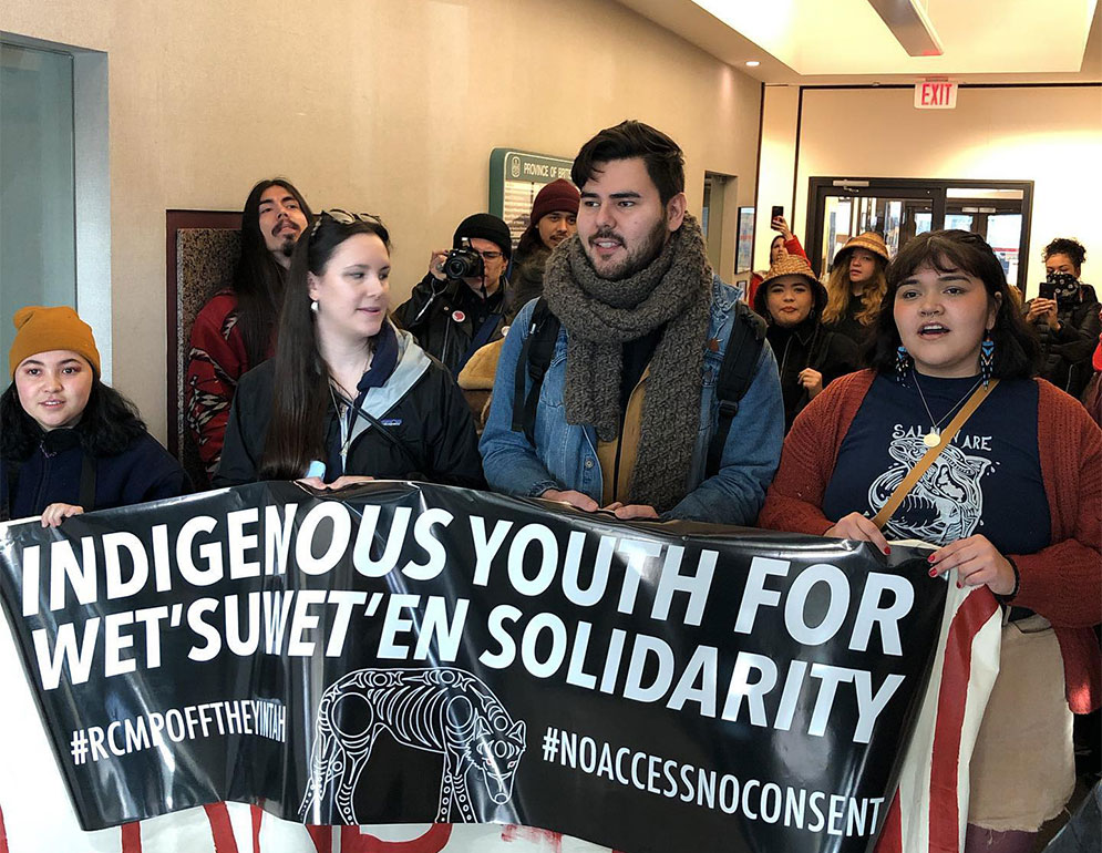 Indigenous youth demand that Canada’s minister of energy and mining meet with Wet’suwet’en hereditary chiefs.