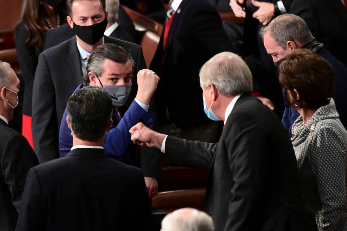 Ted Cruz elbow bumps other politicians