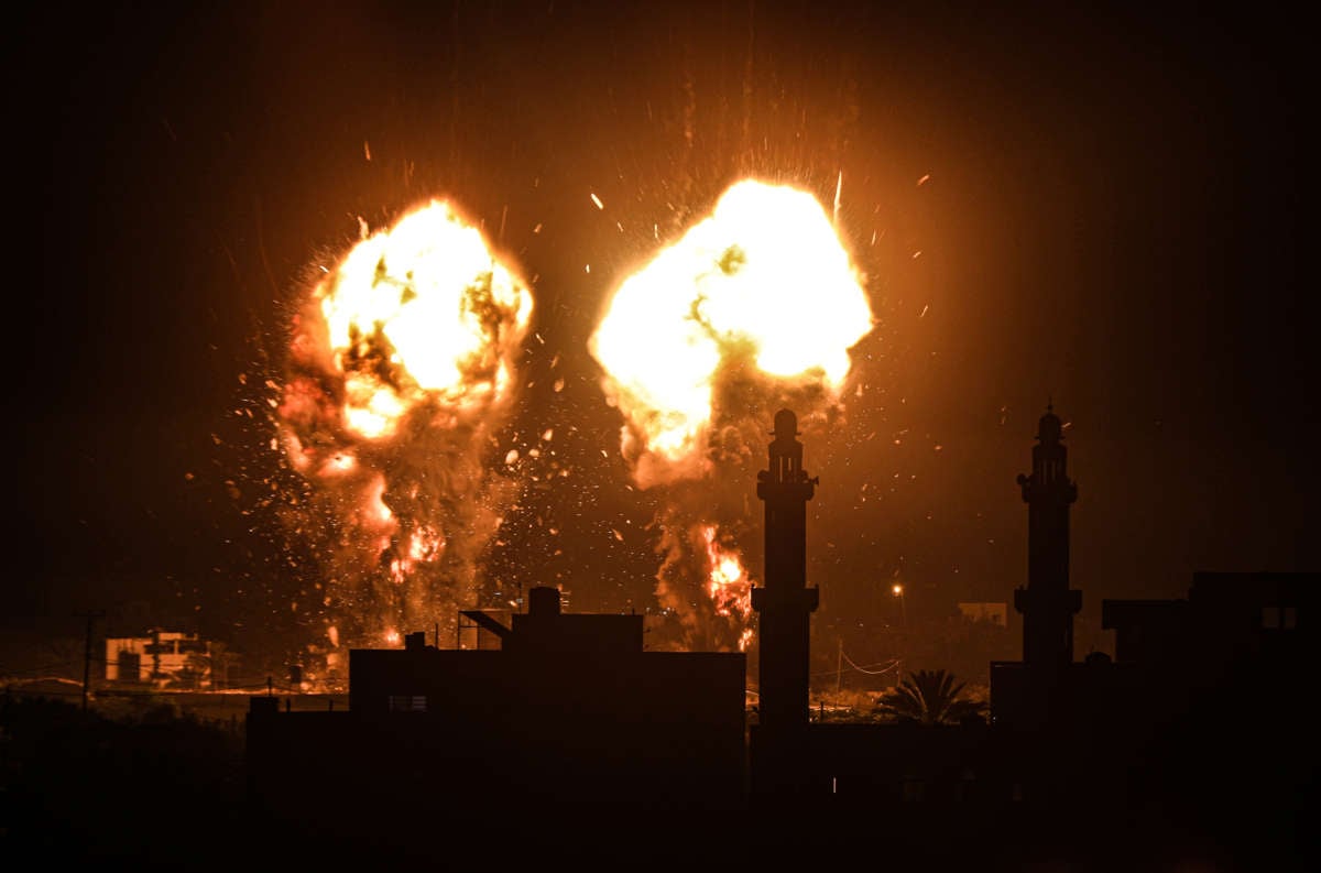 The IDF bombs buildings