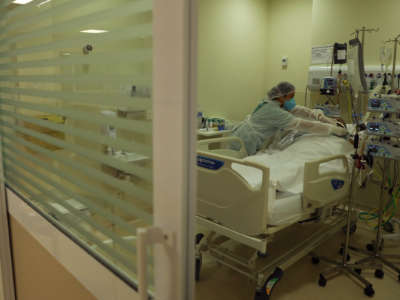 An intensive care medical staffer, protected by PPE, tends to a patient infected with COVID-19 at Municipal Hospital of Parelheiros on June 18, 2021, in Sao Paulo, Brazil