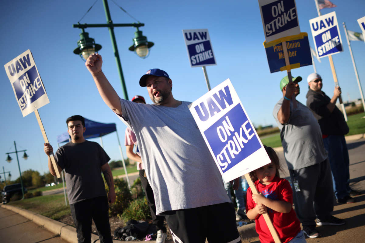 Workers picket outside of John Deere Harvester Works facility on October 14, 2021, in East Moline, Illinois.