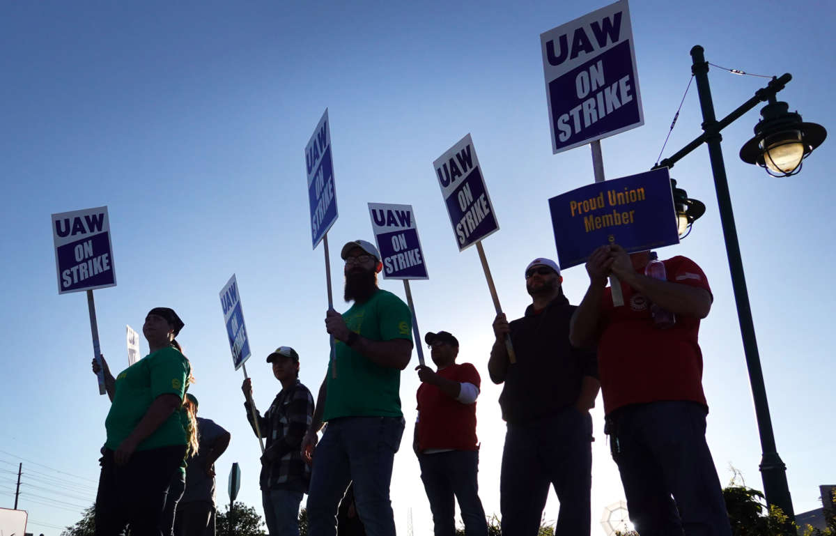 Workers picket outside of John Deere Harvester Works facility on October 14, 2021, in East Moline, Illinois.