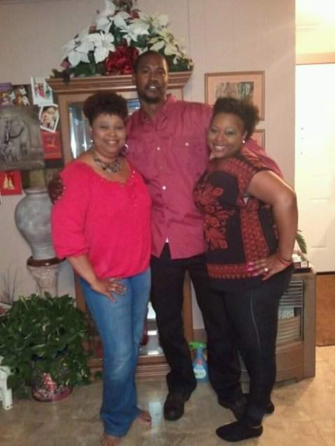 Javon Kennerson poses with Jennifer Bartie and his sister on Christmas in 2012.