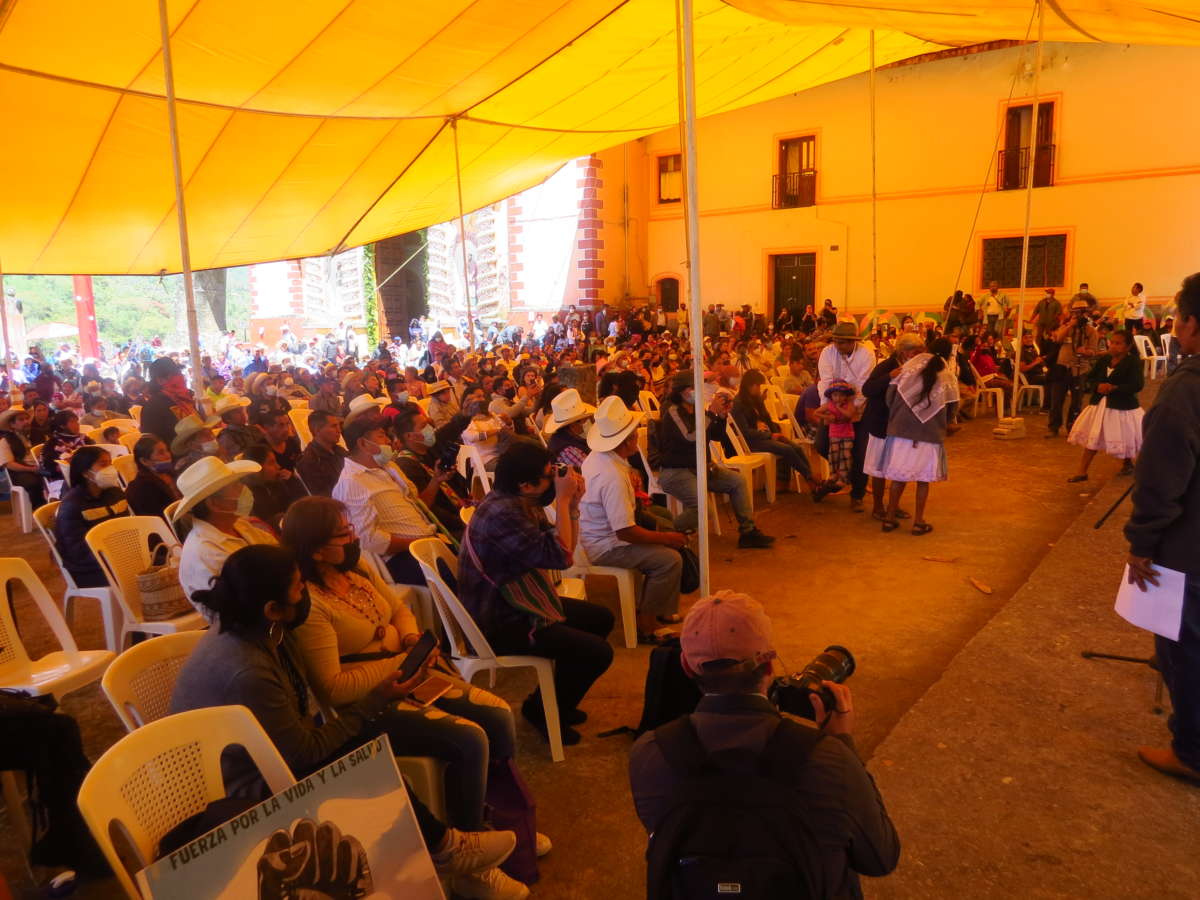 A meeting of local communities and the caravan in Ahuacatlán on March 26.