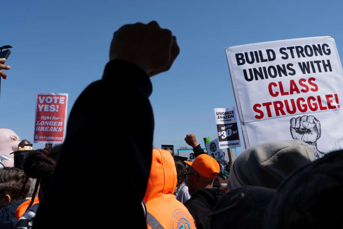 Workers rally in support of unionization in front of the Amazon LDJ-5 warehouse on Staten Island in New York on April 24, 2022.