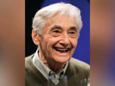 Remembering Legendary Historian Howard Zinn on His 100th Birthday