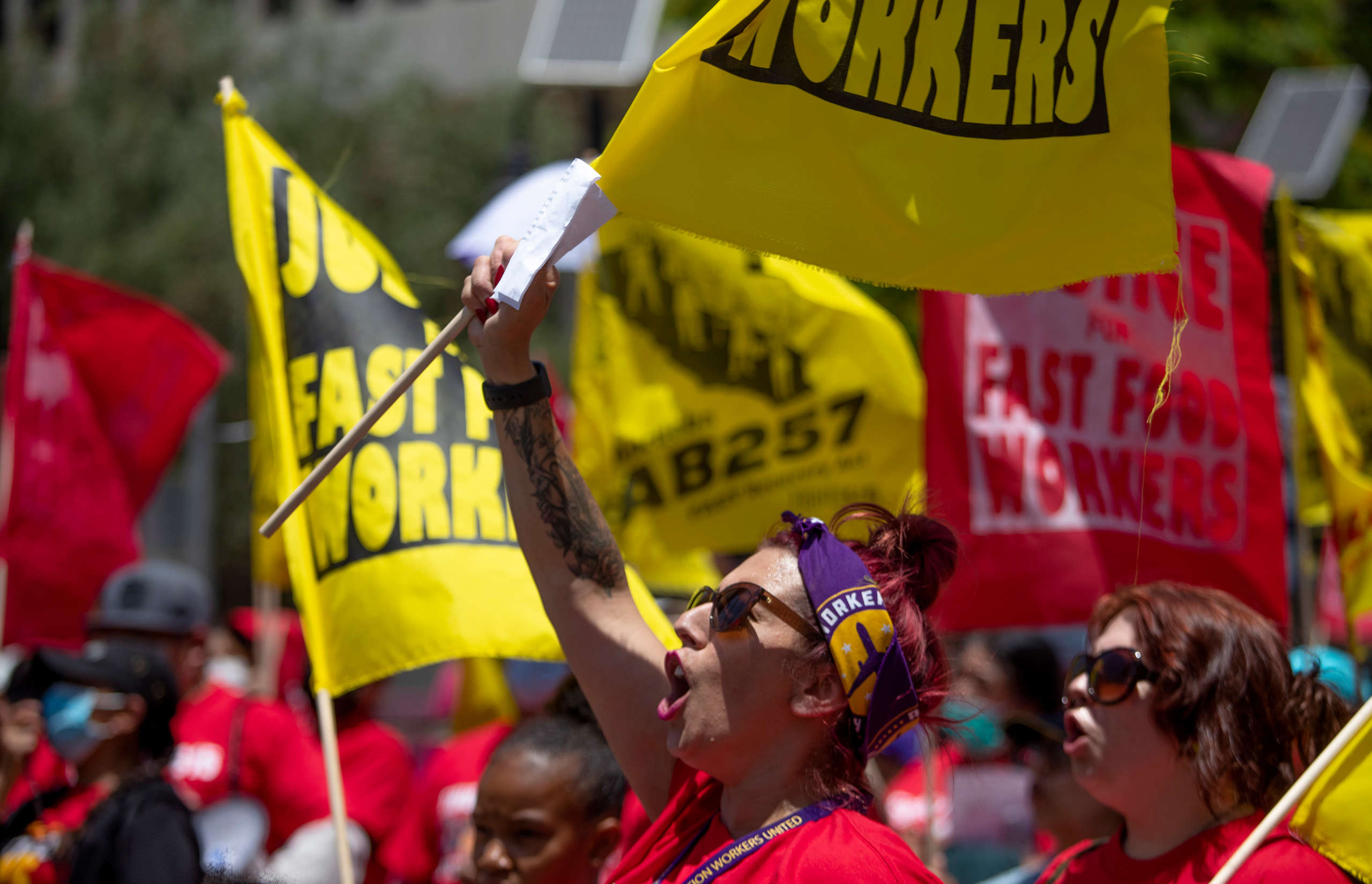 newsom-signs-bill-creating-fast-food-council-with-power-to-raise