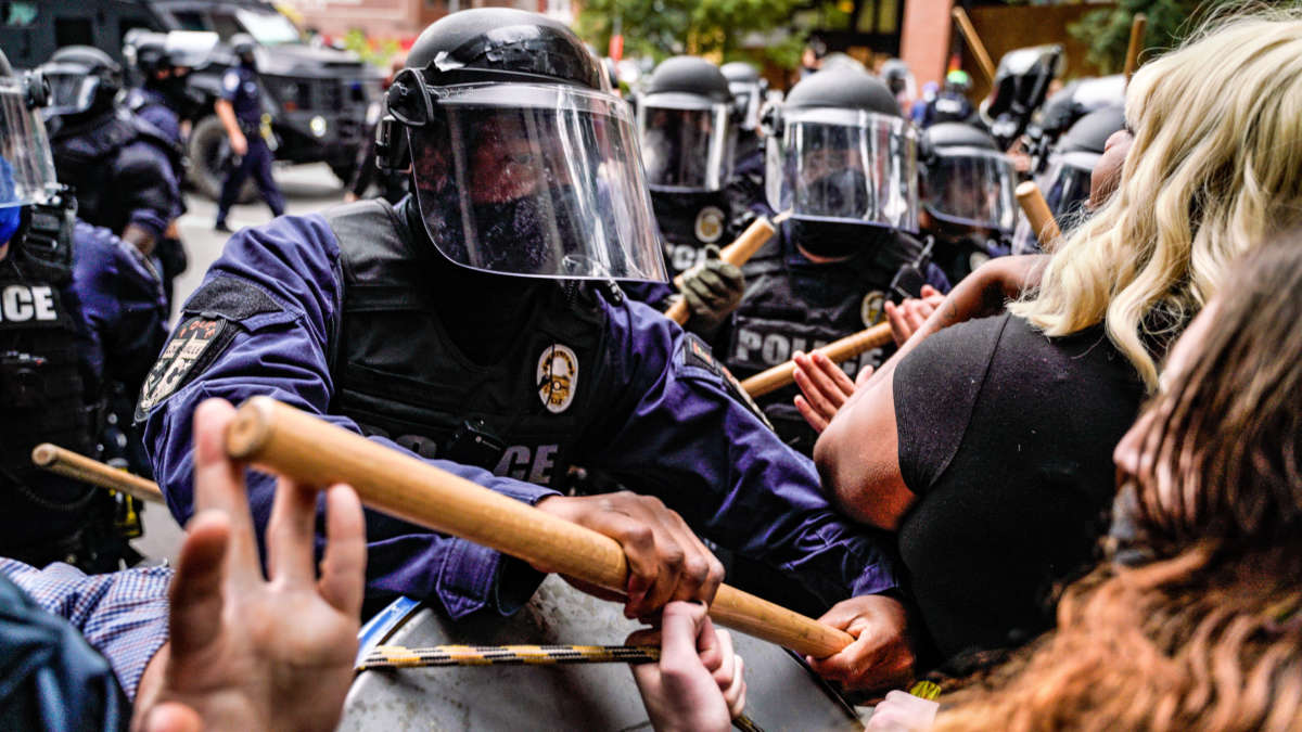 Riot police clash with protesters demanding justice for the police murder of Breonna Taylor in Louisville, Kentucky, on September 23, 2020.