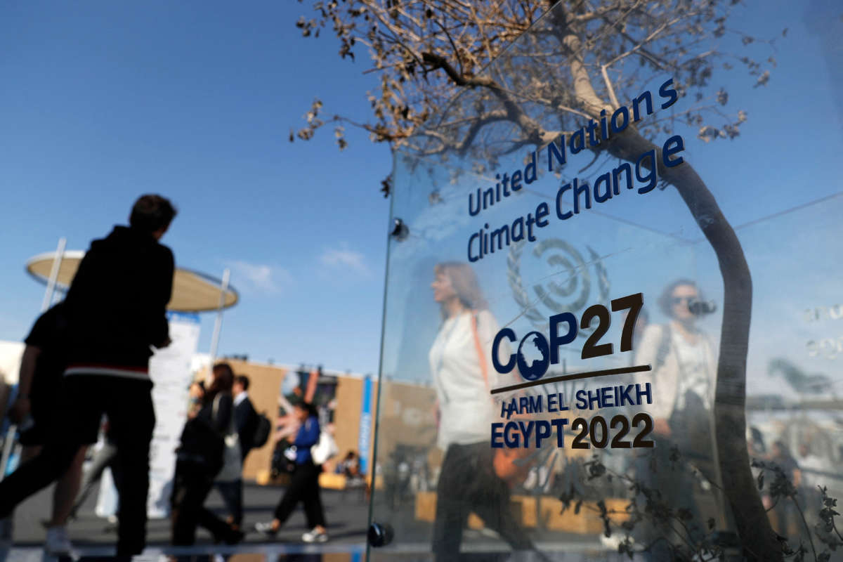 Participants arrive at the Sharm el-Sheikh International Convention Centre, during the COP27 climate conference in Egypt's Red Sea resort city of the same name, on November 17, 2022.