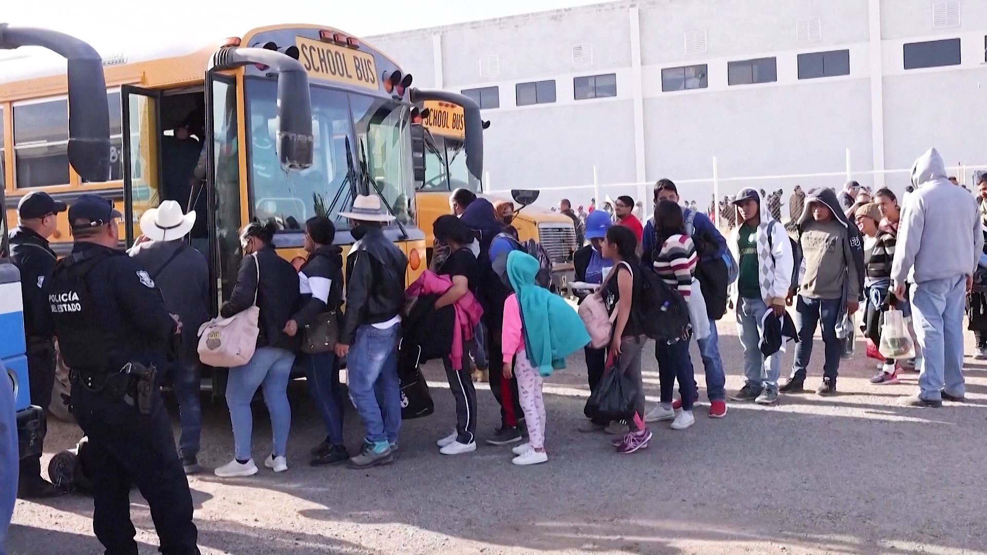 El Paso Declares Emergency Over Influx of Asylum Seekers Amid Freezing ...