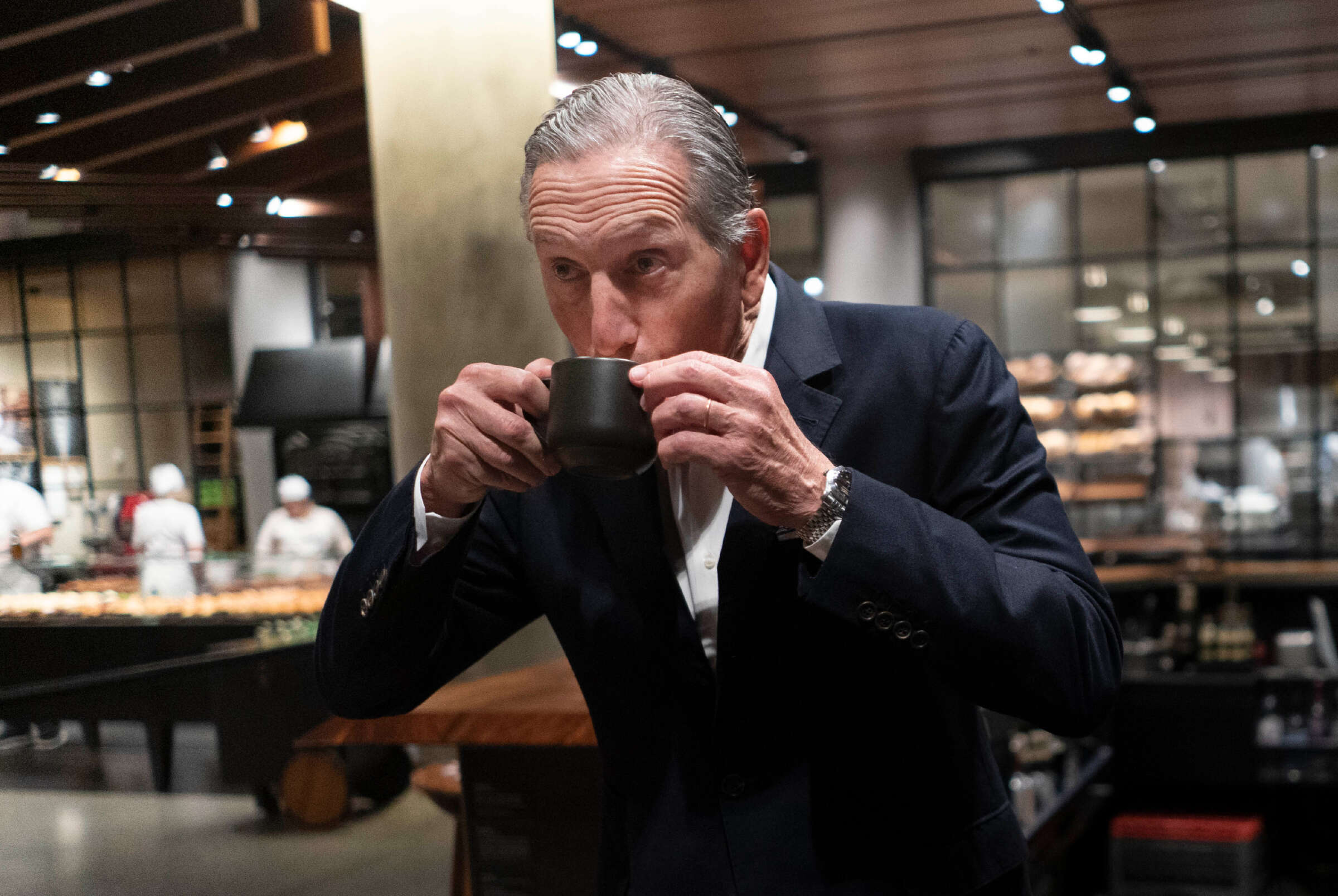 Starbucks CEO Howard Schultz Steps Down Early, Just Days Before Senate ...