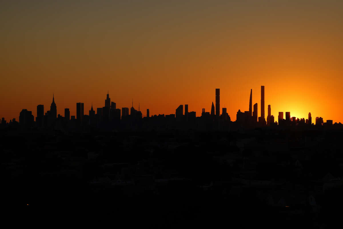 new york city skyline silhouette 2022