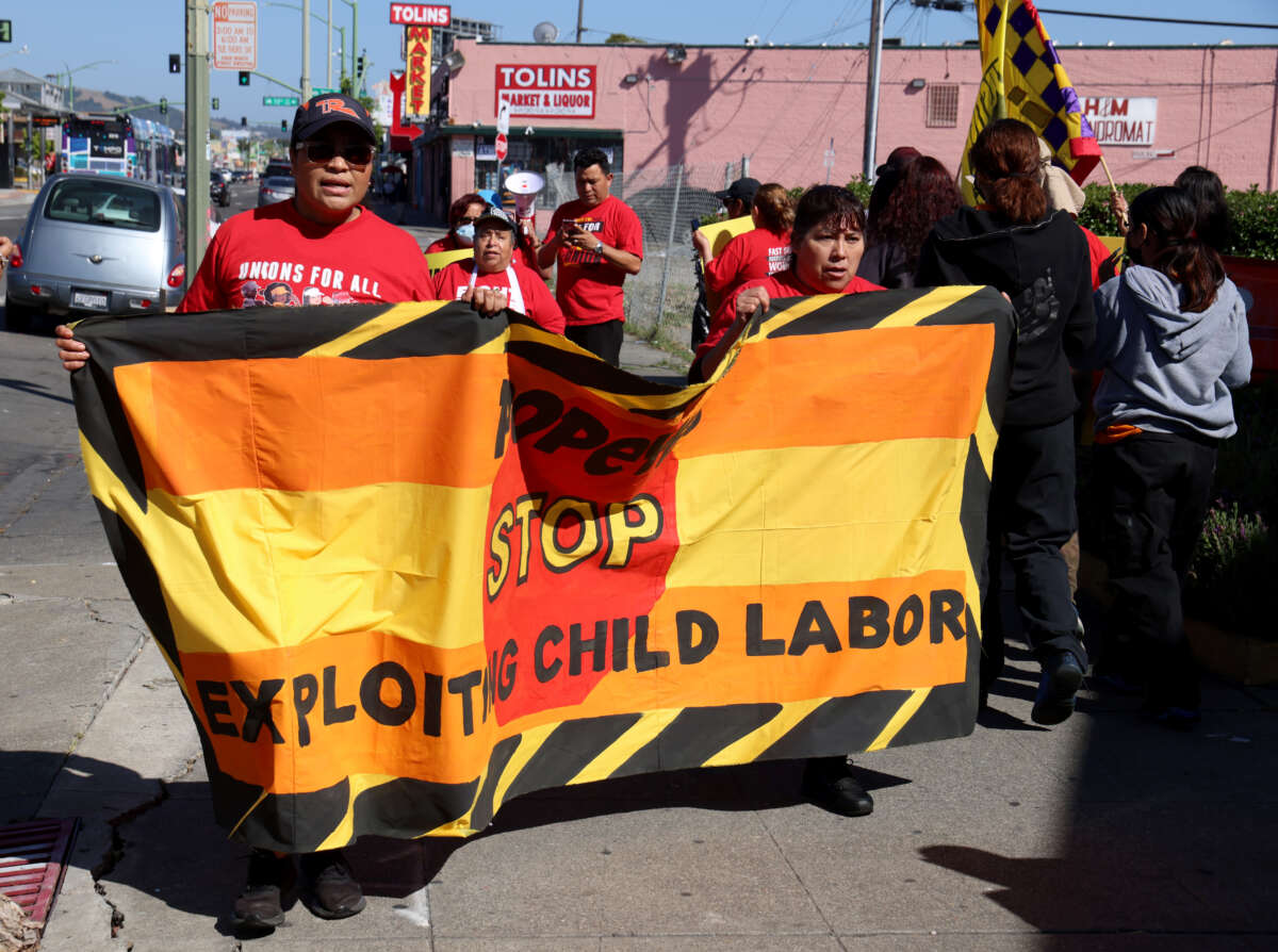 Fast food workers protest at the closed Popeyes Louisiana Chicken on International Boulevard near 70th Avenue in Oakland, Calif., on Thursday, May 18, 2023.
