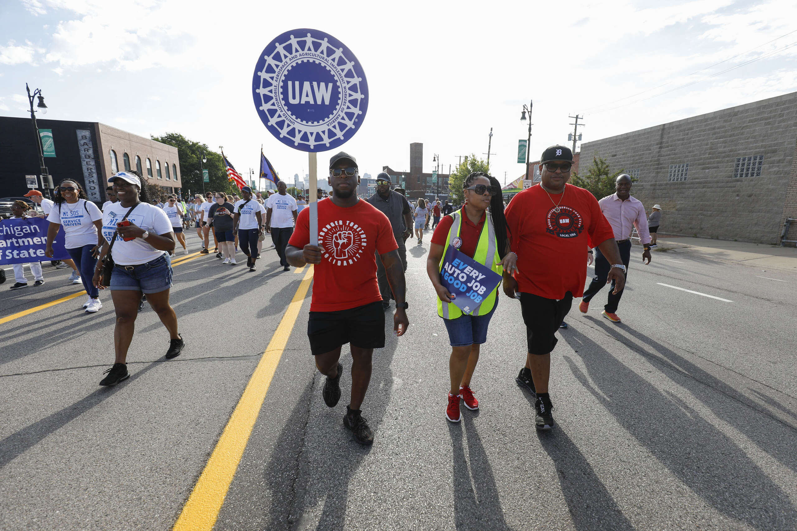 Unionized Auto Workers Are Taking on a Three-Headed Behemoth of Big Capital - Vimarsana News