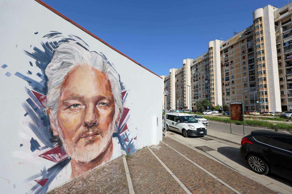 A mural of Julian Assange's face