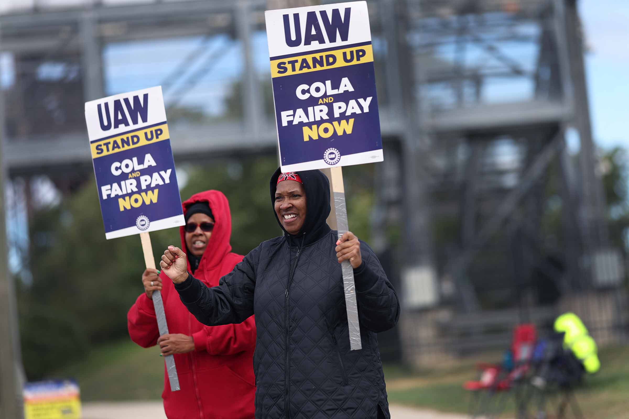 UAW Expands Strike as Nearly 7,000 Walk Out of Stellantis’s Largest Pl…