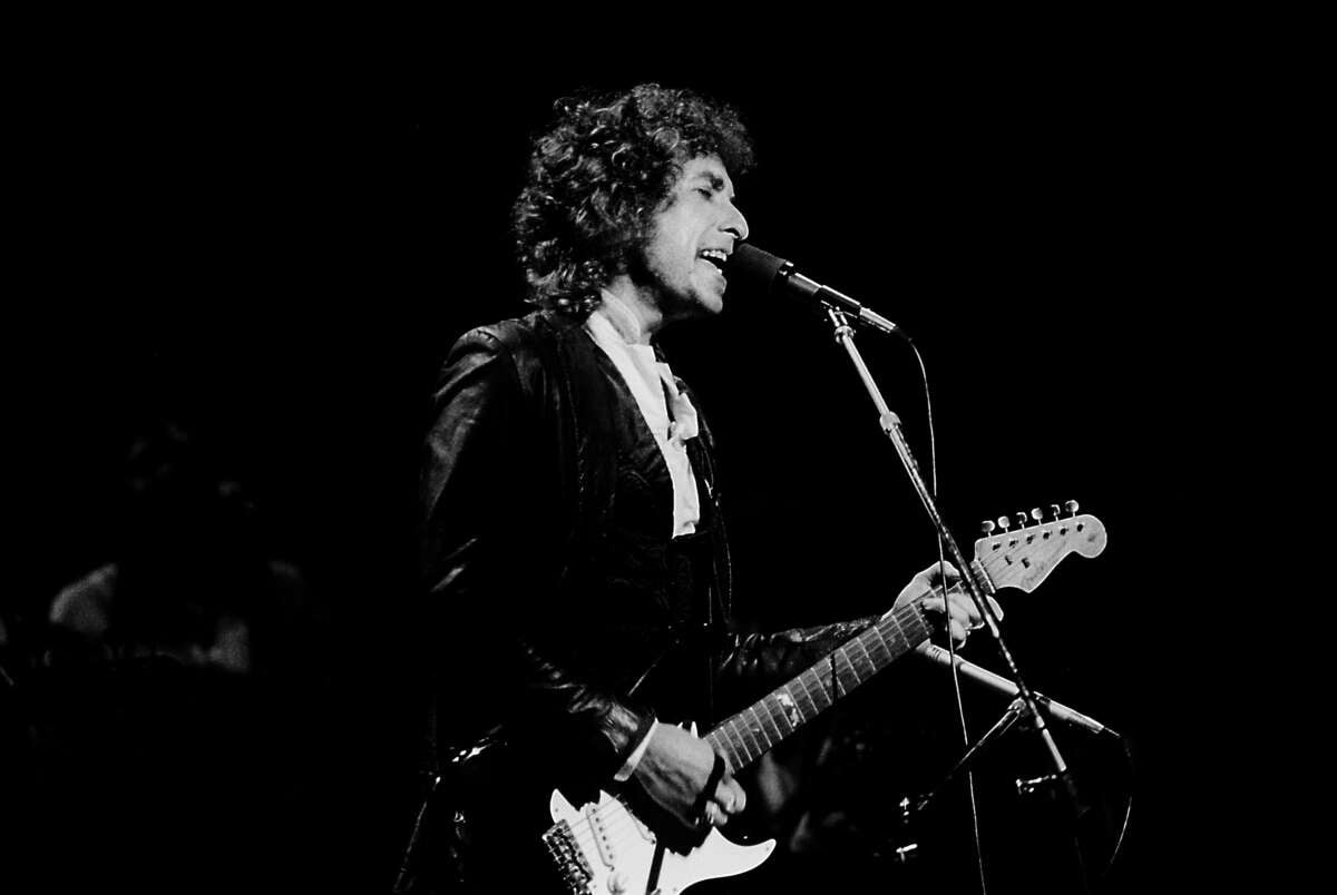 Bob Dylan performs onstage at the Chicago Stadium in Chicago, Illinois, on October 17, 1978.